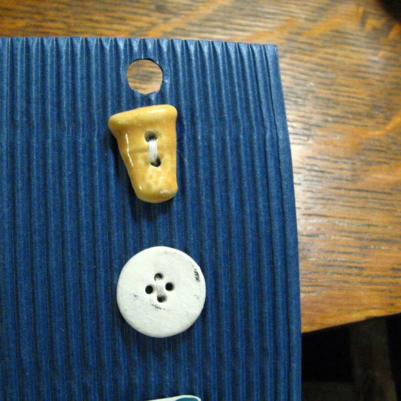 🧵 Incomparable Buttons Sewing Tools - Picture 2 of 6